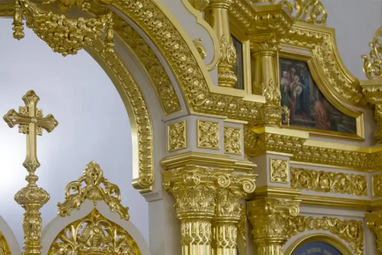 Фрагмент різьбленого золоченого іконостаса — Ананія